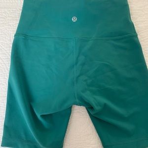 Lululemon Wunder Train High Rise 8” size 6